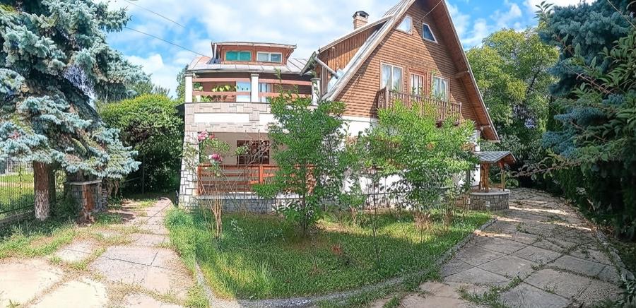 Casă cu 10 camere cu Canalizare în Breaza