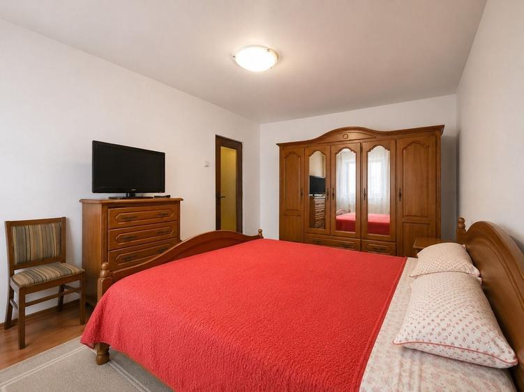 Apartament cu 4 camere decomandat, mobilat în Coiciu