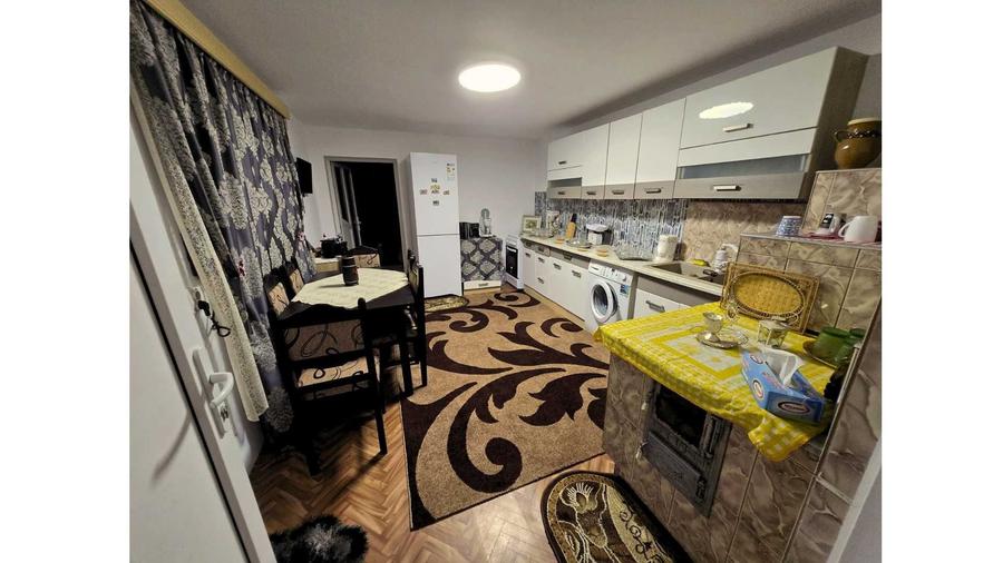 Casă cu 4 camere în Falcău