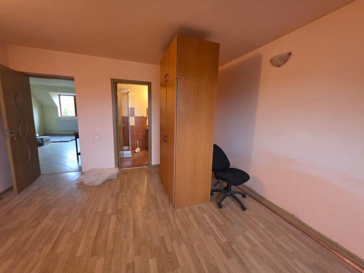 Casă individuală cu 5 camere cu Canalizare în Sânpetru