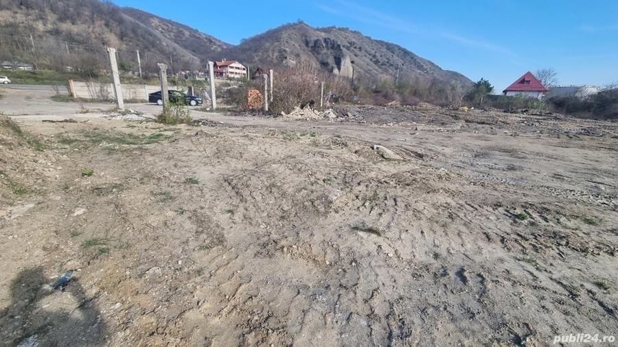 Teren de 4200 mp, în Gura Văii