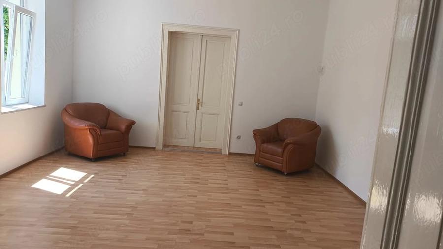 Casă cu 6 camere cu Teren 1892 Mp în Central