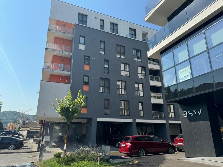 Apartament cu 2 camere semidecomandat în Centrul Istoric
