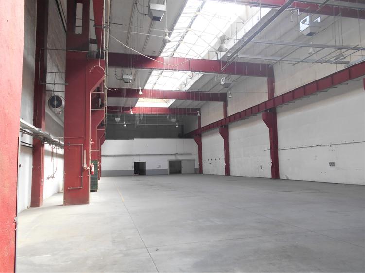 Spațiu industrial, de 1,742 mp, în Est