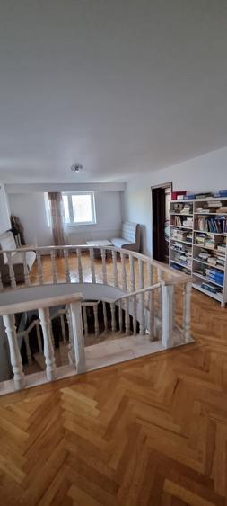 Casă individuală cu 6 camere cu Garaj în Central