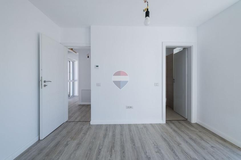 Casă individuală cu 4 camere cu Teren 263 Mp în Tractorul