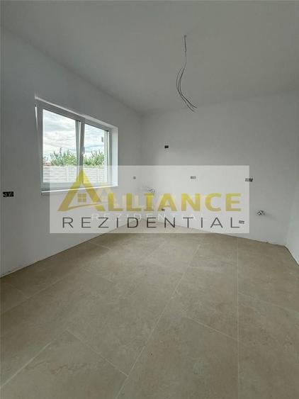 Casă individuală cu 4 camere decomandat cu Canalizare în Berceni