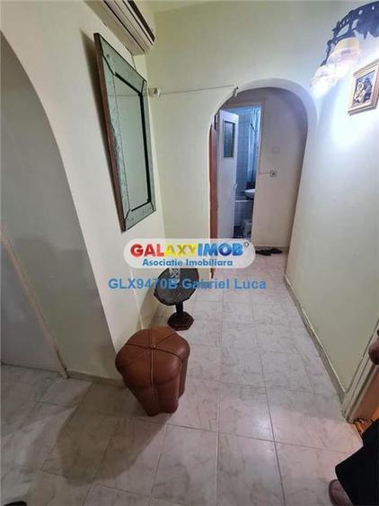 Apartament cu 3 camere decomandat, mobilat în Berceni