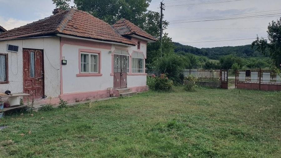 Casă cu 3 camere în Schitu Scoicești