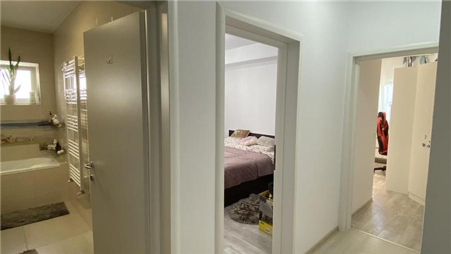 Apartament cu 3 camere semidecomandat, mobilat în Turnișor
