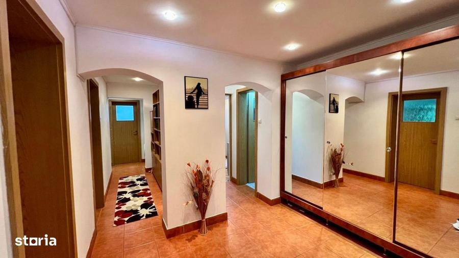 Apartament cu 4 camere decomandat, mobilat în Banat