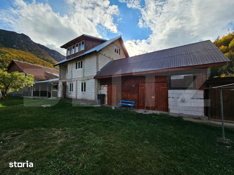 Casă cu 7 camere cu Teren 2727 Mp în Vidra