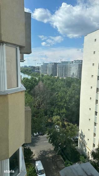 Apartament cu 4 camere semidecomandat în Colentina