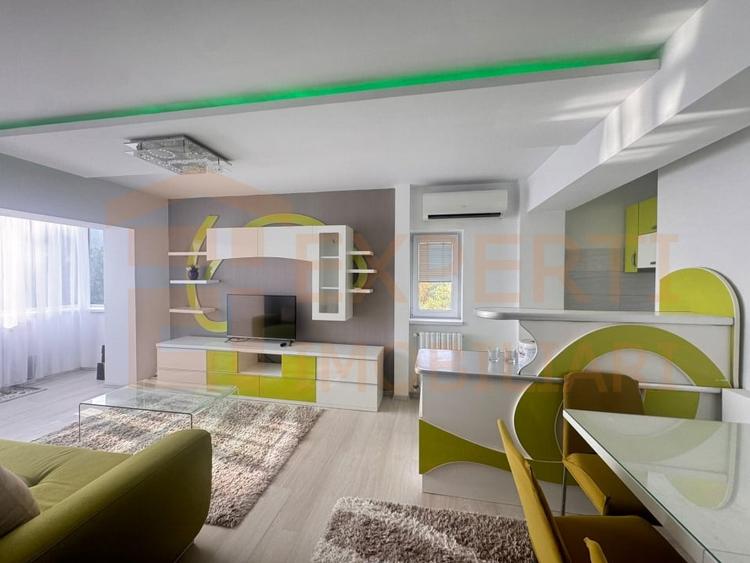 Apartament cu 3 camere decomandat, mobilat în City Park Mall