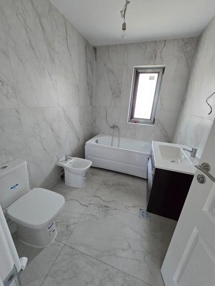 Duplex cu 3 camere cu Canalizare în Miroslava