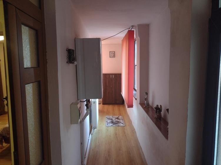 Casă individuală cu 4 camere cu Teren 1800 Mp în Comănița