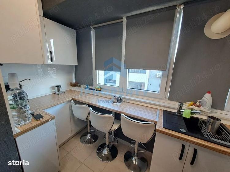 Apartament cu 3 camere decomandat în Roșu