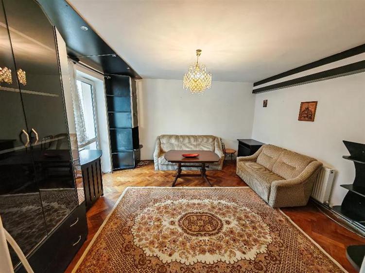 Apartament cu 2 camere semidecomandat în Centrul Civic