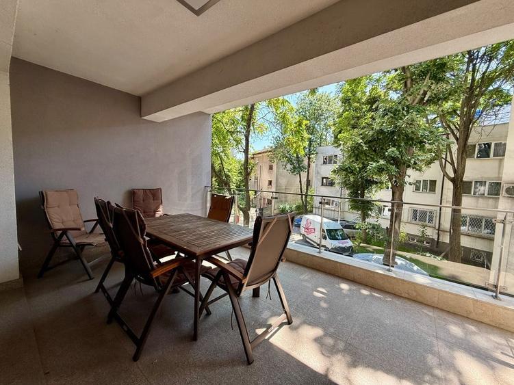 Apartament cu 3 camere semidecomandat în Aviatorilor