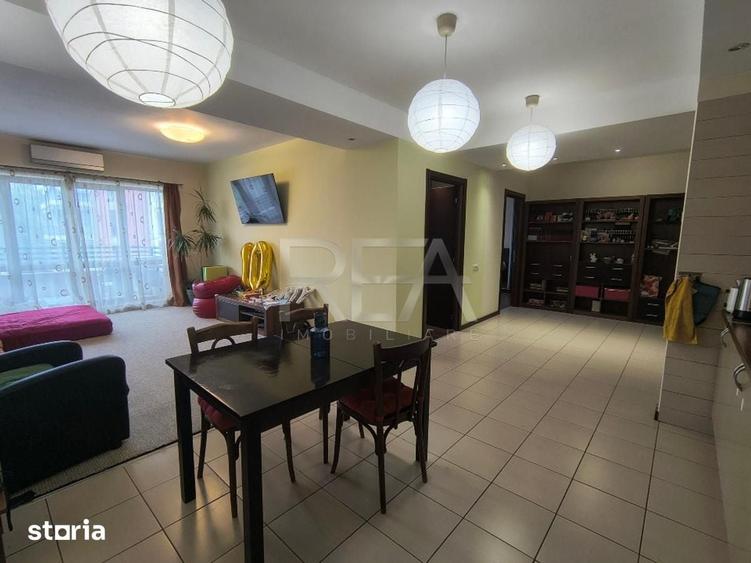 Apartament cu 3 camere semidecomandat în Dămăroaia