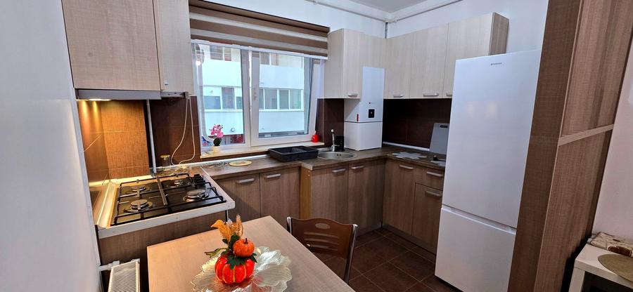 Apartament cu 2 camere semidecomandat în Apărătorii Patriei
