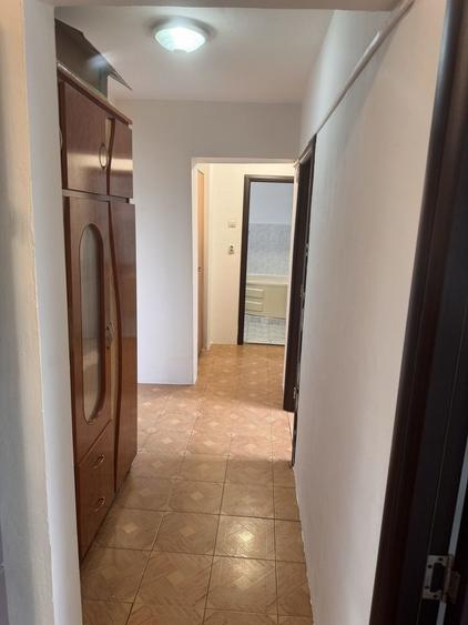 Apartament cu 3 camere decomandat, mobilat în Veteranilor