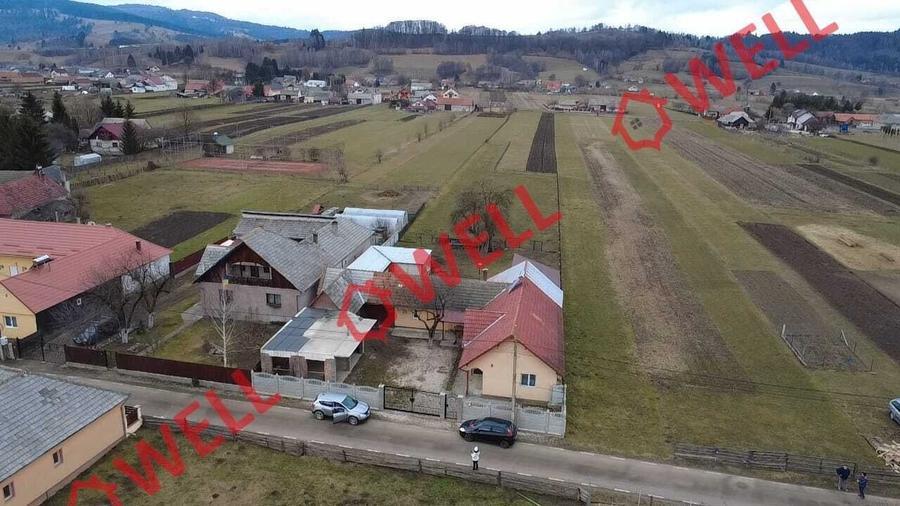 Casă cu 3 camere cu Teren 3233 Mp în Central