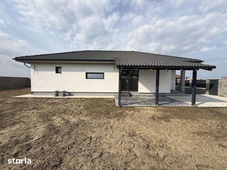 Casă cu 4 camere cu Teren 580 Mp în Sânmihaiu Român