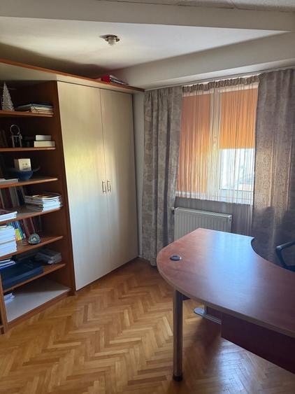 Apartament cu 4 camere în Central