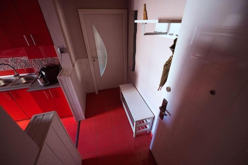 Apartament cu 2 camere semidecomandat, mobilat în Complex Studențesc