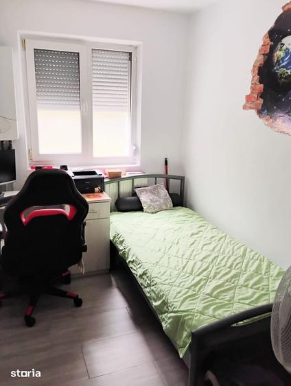 Apartament cu 3 camere decomandat în Micro 15