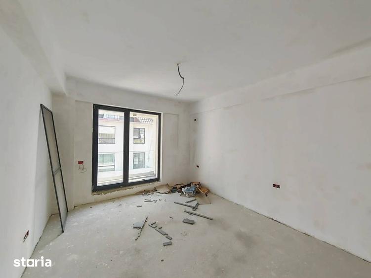 Apartament cu 3 camere semidecomandat în Băneasa