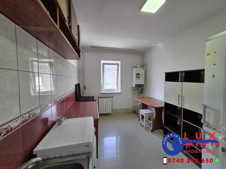 Apartament cu 3 camere semidecomandat în Ultracentral