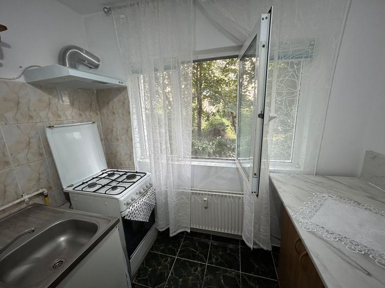 Apartament cu 2 camere decomandat, mobilat în Cantacuzino