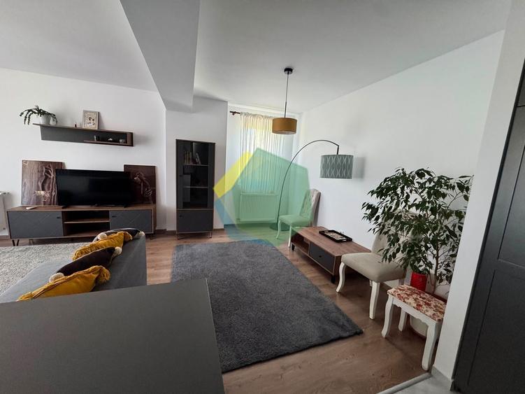 Apartament cu 2 camere semidecomandat, mobilat în Exterior Vest