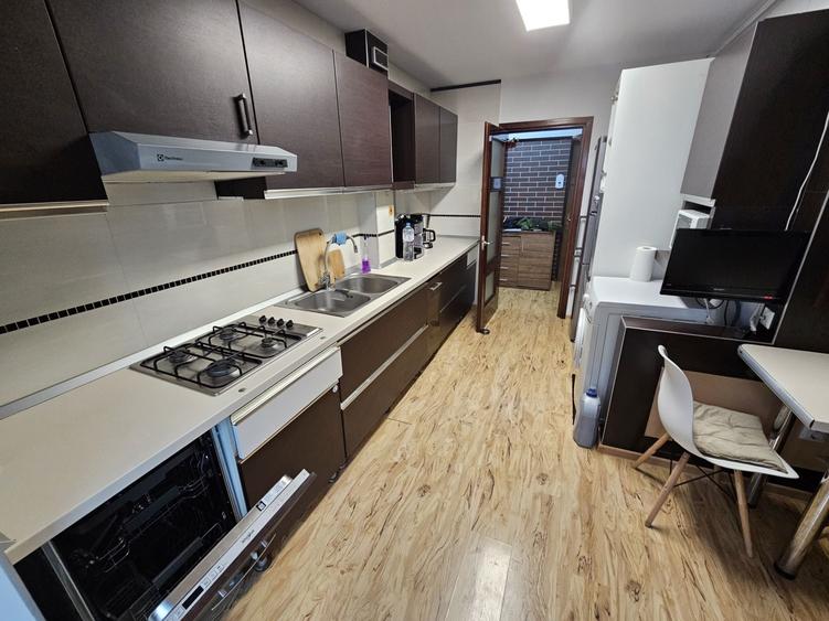 Apartament cu 3 camere decomandat în George Enescu