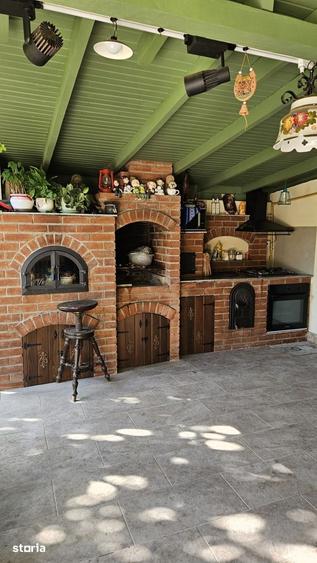 Casă cu 5 camere decomandat cu Teren 840 Mp în Lipovei