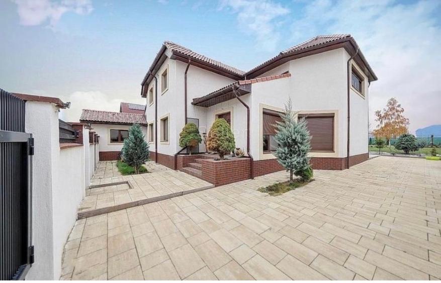 Casă individuală cu 6 camere cu Garaj în Tărlungeni