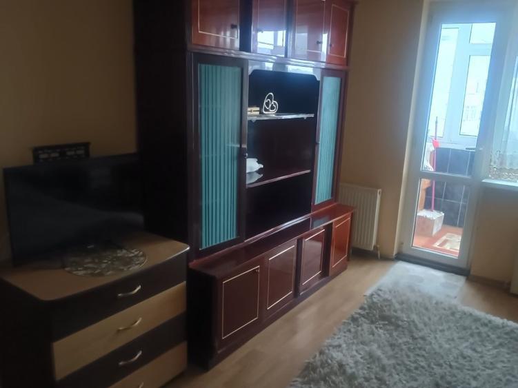 Apartament cu 2 camere decomandat în Precista