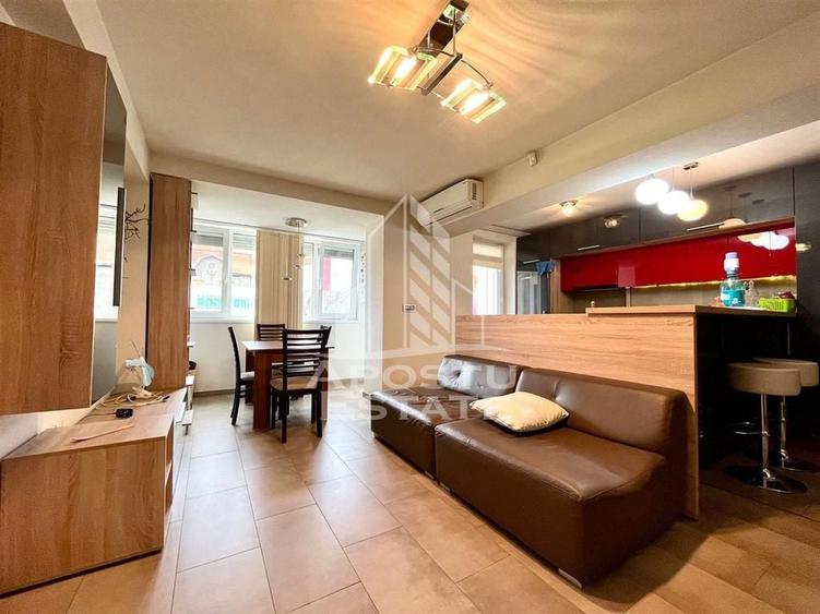 Apartament cu 3 camere semidecomandat, mobilat în Vest