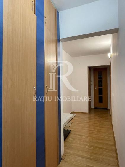 Apartament cu 3 camere decomandat, mobilat în Nufărul