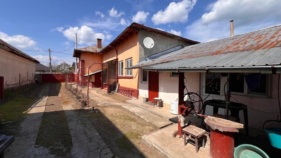 Casă individuală cu 5 camere cu Teren 2000 Mp în Cerăt