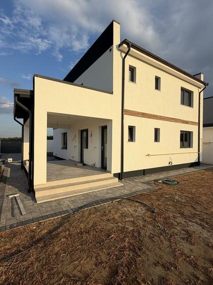 Casă cu 4 camere în Exterior Vest