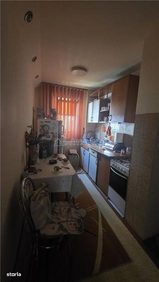 Apartament cu 2 camere semidecomandat în Rovine