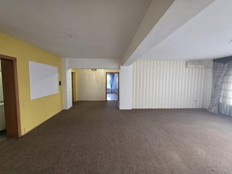 Apartament cu 4 camere decomandat, mobilat în Primăverii