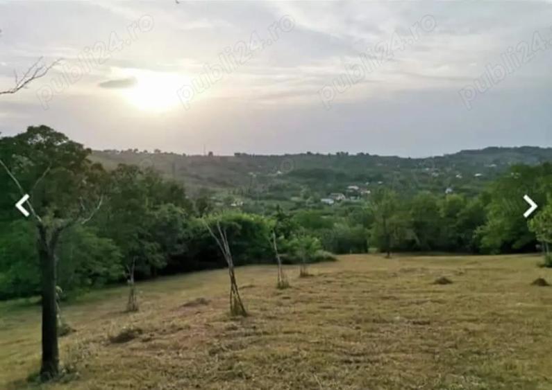 Casă cu 6 camere în Podu Lacului