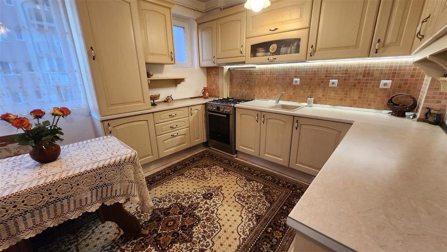 Apartament cu 4 camere decomandat, mobilat în Ipotești
