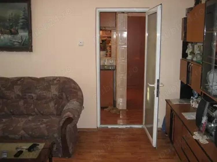 Apartament cu 4 camere nedecomandat în Aluniș