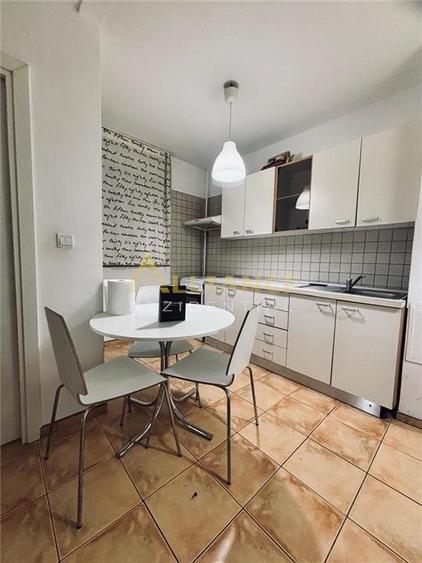 Apartament cu 3 camere decomandat în Tineretului