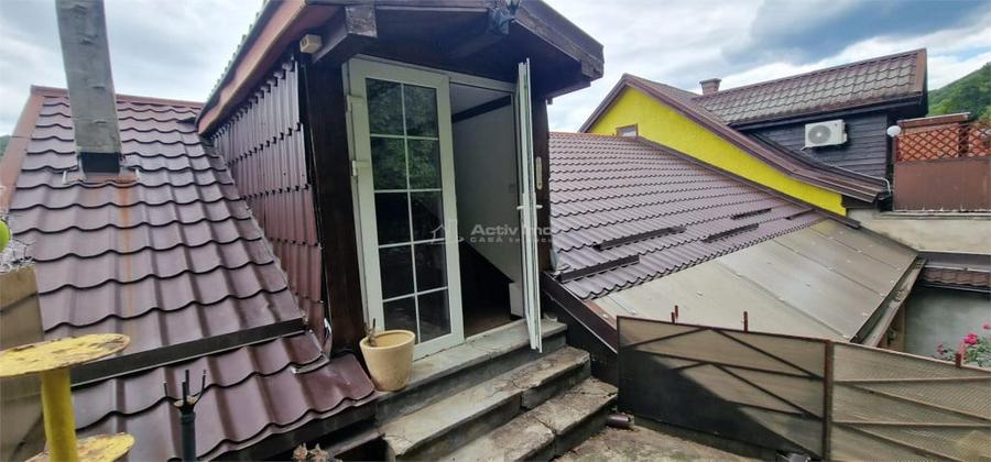 Casă cu 10 camere cu Teren 32 Mp în Muncitoresc